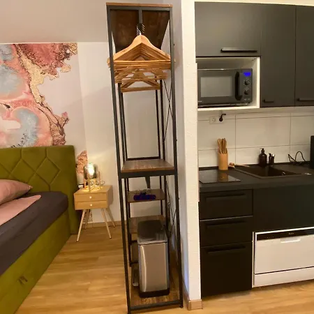 Apartment Suitable Living - Luxury Apartment With Balcony And Fast Wifi