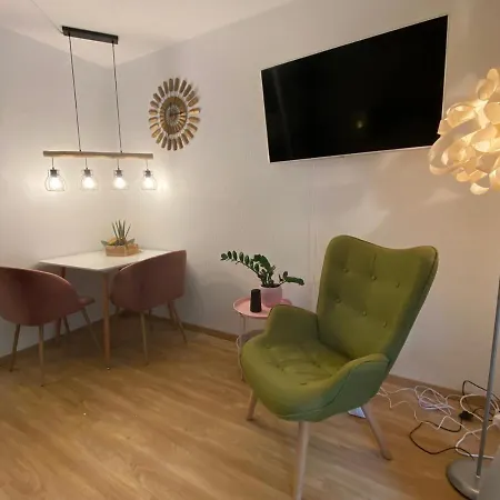 Suitable Living - Luxury Apartment With Balcony And Fast Wifi Apartment