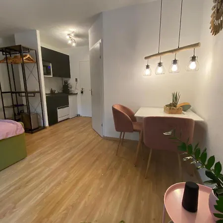 Apartment Suitable Living - Luxury Apartment With Balcony And Fast Wifi Essen