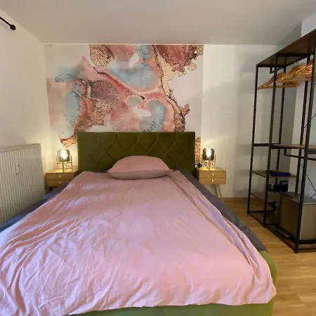Suitable Living - Luxury Apartment With Balcony And Fast Wifi Essen