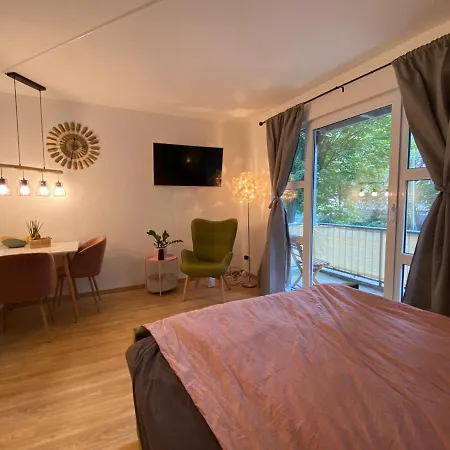 Suitable Living - Luxury Apartment With Balcony And Fast Wifi *