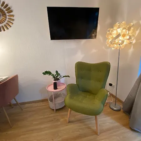 Apartment Suitable Living - Luxury Apartment With Balcony And Fast Wifi Essen