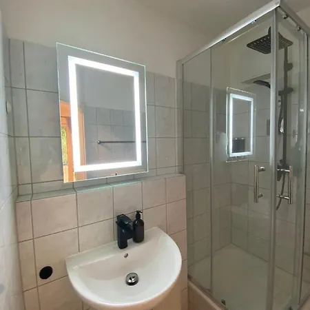 Suitable Living - Luxury Apartment With Balcony And Fast Wifi *