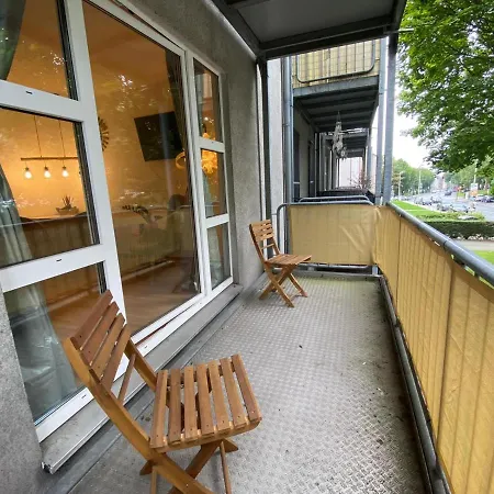 Apartment Suitable Living - Luxury Apartment With Balcony And Fast Wifi *