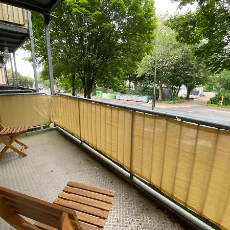 Apartment Suitable Living - Luxury Apartment With Balcony And Fast Wifi *