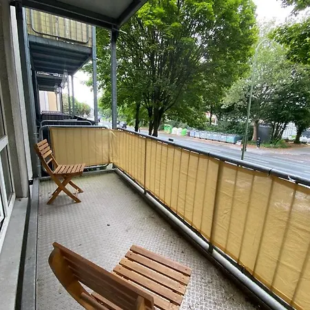 Apartment Suitable Living - Luxury Apartment With Balcony And Fast Wifi *