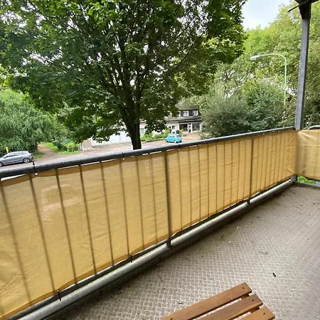 Suitable Living - Luxury Apartment With Balcony And Fast Wifi *